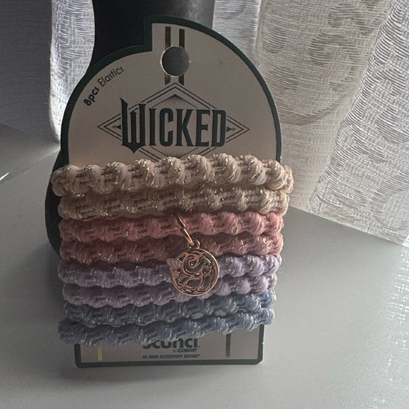 The Good Glinda Glamour Bundle Accessories - Picture 3 of 4